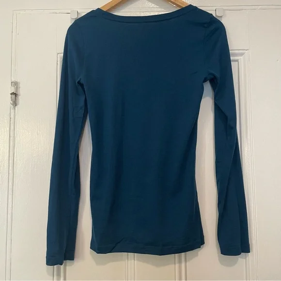 Icebreaker 100% merino long sleeve scoop🌃night - Picture 2 of 5